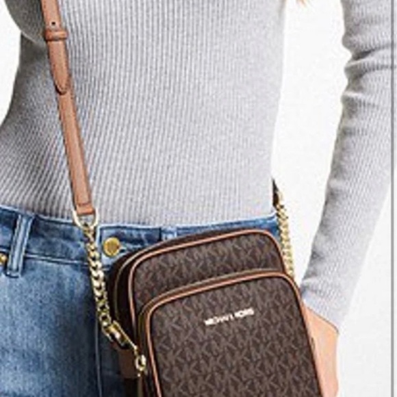 MICHAEL KORS
Jet Set Travel Medium Logo Crossbody Flight Bag
Style # 35F1GTVC2B - Picture 6 of 16